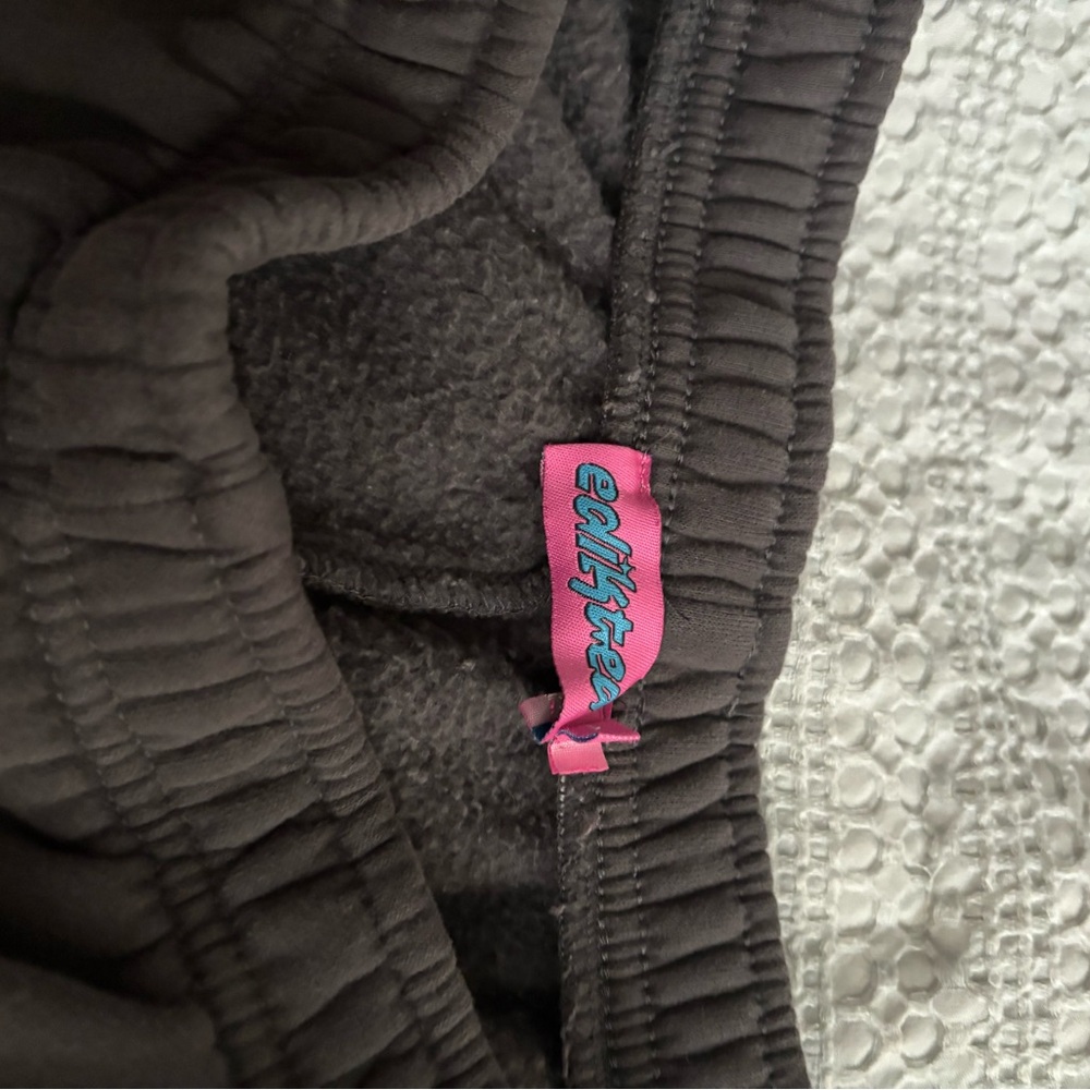Edikted gray Sweatpants with Pink bows - Picture 4 of 5
